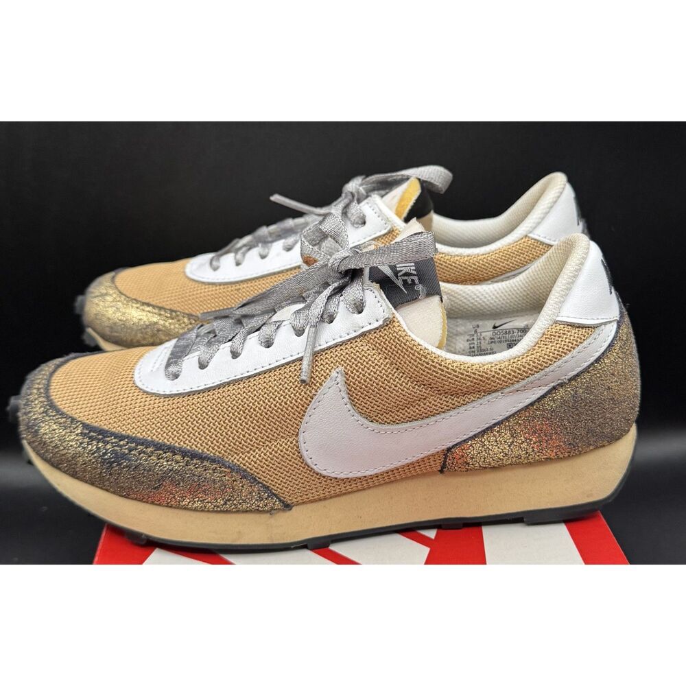 Nike Shoes Gold Color - Picture 3 of 3